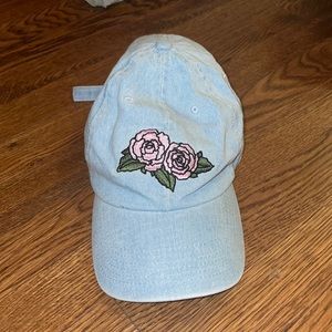 Denim hat with roses